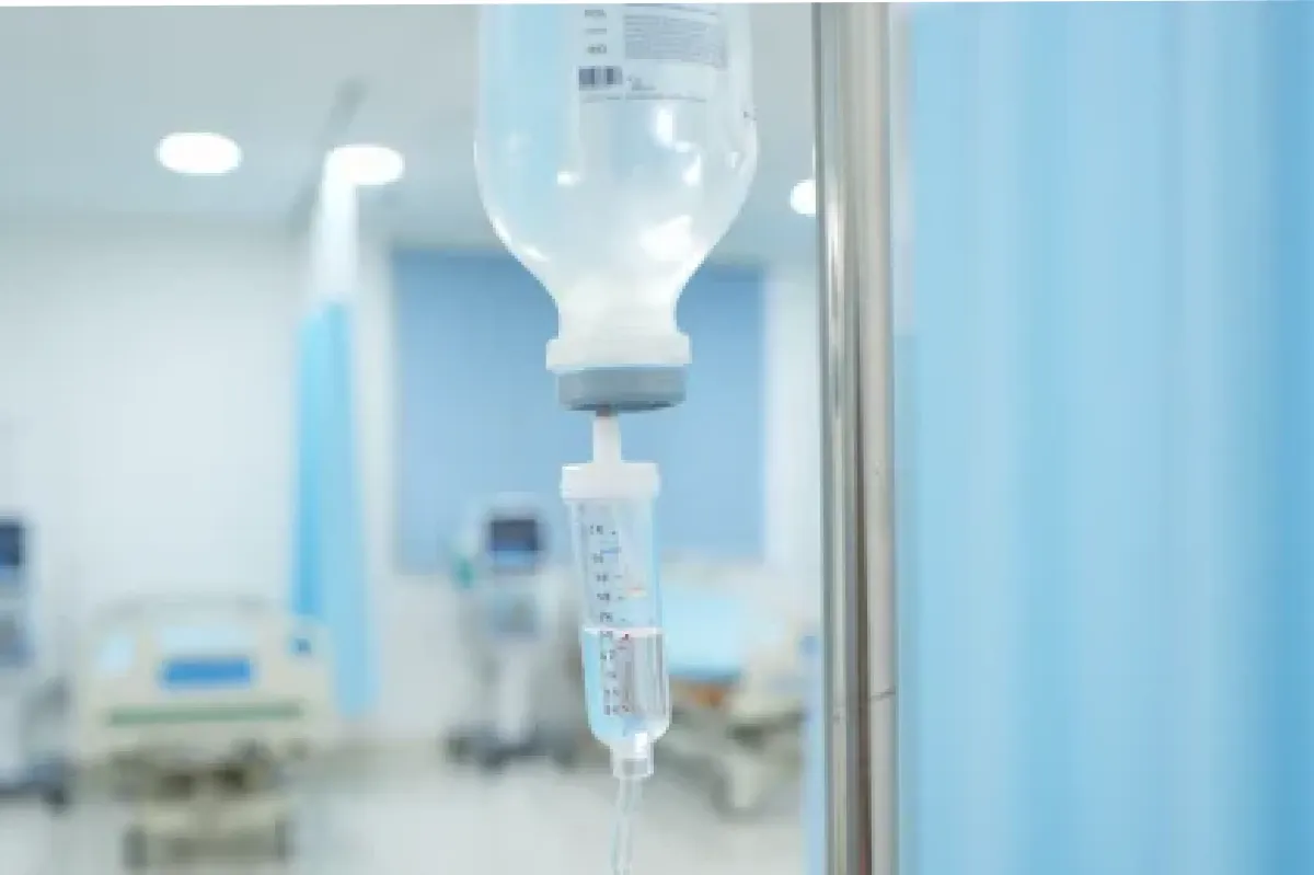 Медицинская капельница в клинике